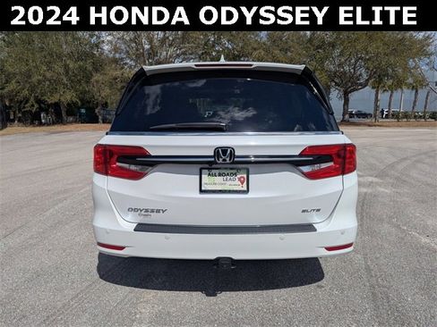 Used 2024 Honda Odyssey Elite image 4