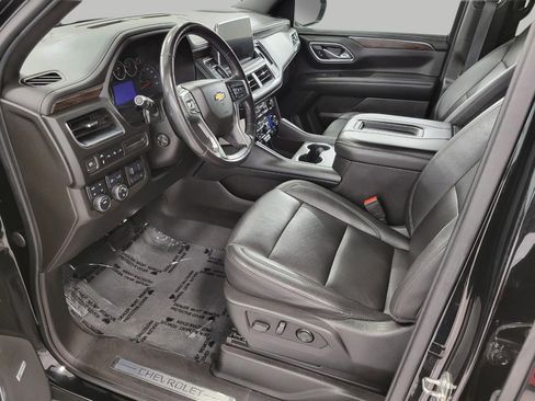 Used 2021 Chevrolet Suburban LT w/ Luxury Package image 9