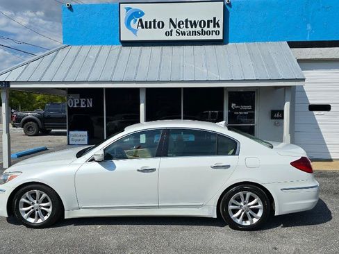 Used 2013 Hyundai Genesis 3.8 RWD image 1