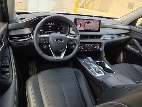 Used 2026 INFINITI QX60 Luxe w/ Family Package FWD image 8
