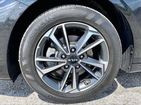 Used 2024 Kia Forte LXS FWD image 8