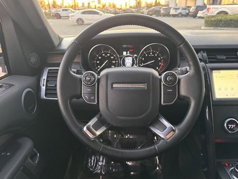 Used 2018 Land Rover Discovery SE image 22