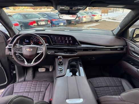 Used 2024 Cadillac Escalade V w/ LPO, ONYX Package image 40