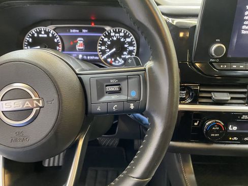 Used 2025 Nissan Pathfinder SV AWD/4WD image 34