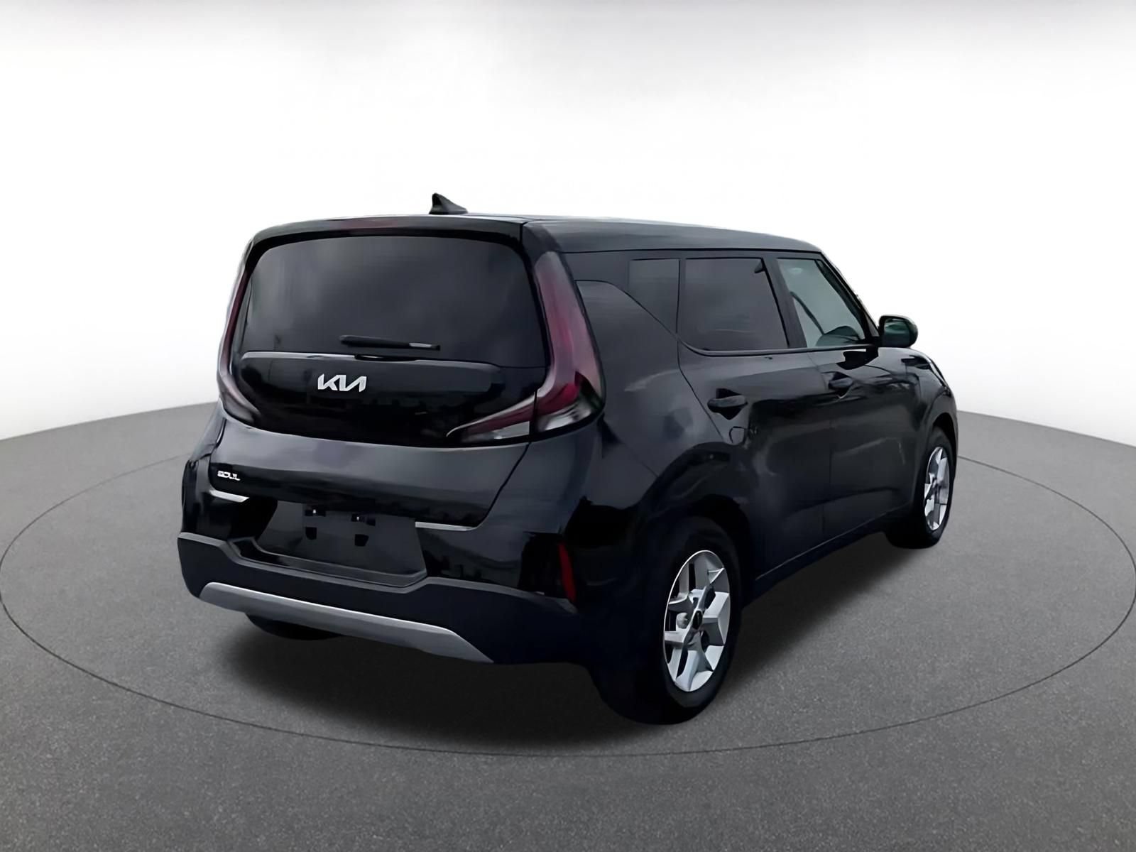 Used 2025 Kia Soul LX w/ LX Technology Package FWD image 14