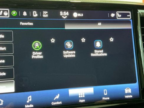 Used 2024 Chrysler Pacifica Touring-L image 41