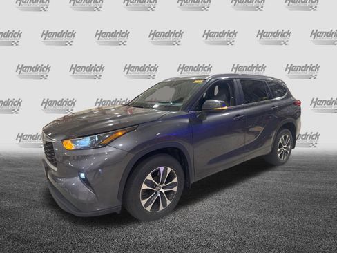 Used 2023 Toyota Highlander XLE image 15