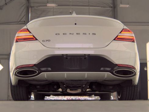 Used 2025 Genesis G70 2.5T RWD image 5