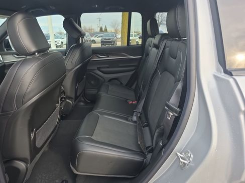 New 2026 Jeep Grand Cherokee Altitude AWD/4WD image 9