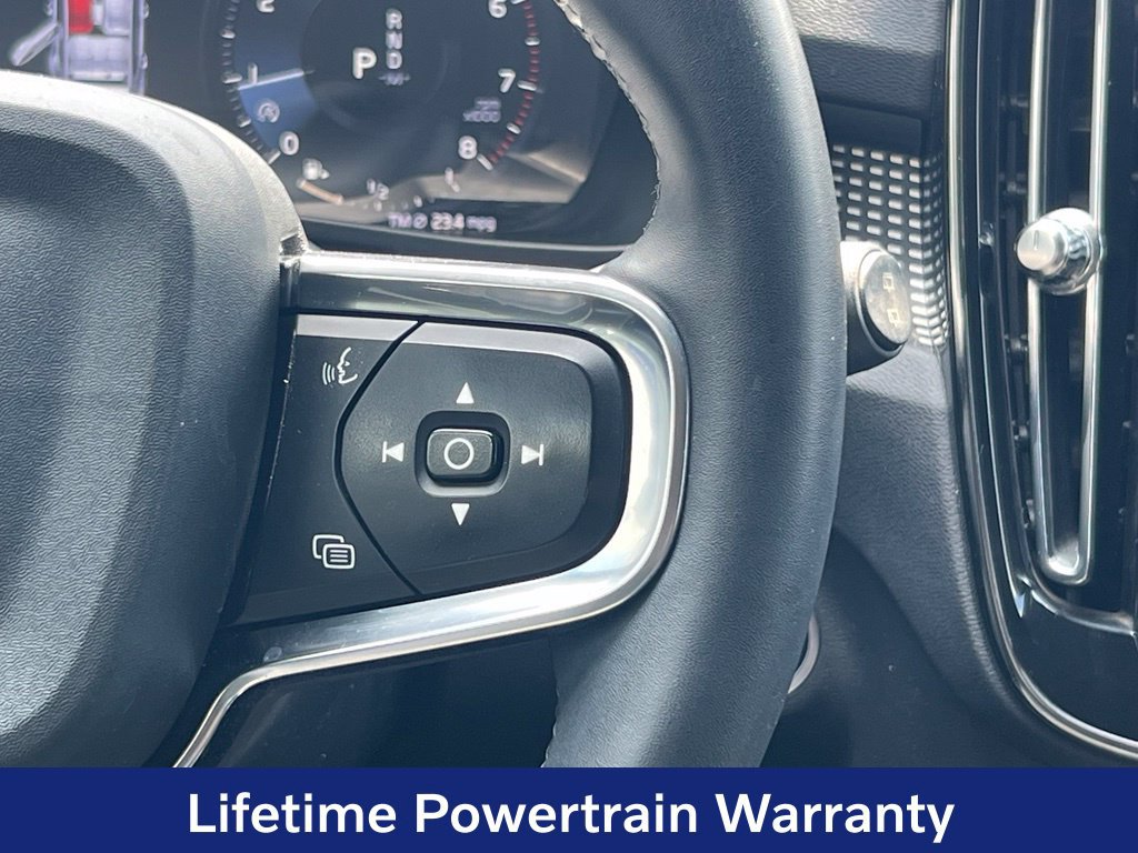 Certified 2022 Volvo XC40 T5 R-Design w/ Advanced Package AWD/4WD image 17