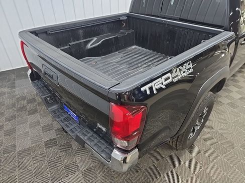 Used 2019 Toyota Tacoma TRD Off-Road image 11
