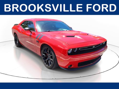 Used 2016 Dodge Challenger R/T RWD image 1