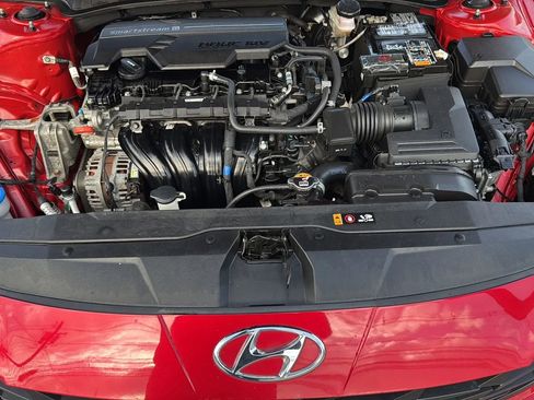 Used 2021 Hyundai Elantra SE image 24