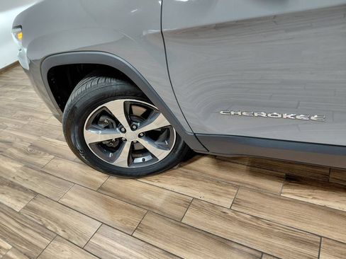 Certified 2019 Jeep Cherokee Limited AWD/4WD image 25