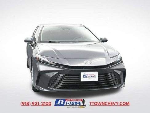 Used 2025 Toyota Camry LE FWD image 17