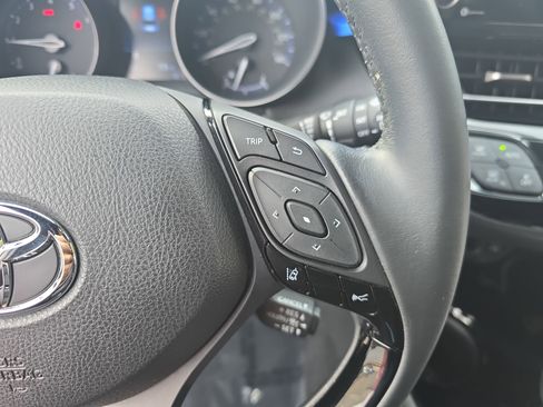 Used 2021 Toyota C-HR XLE image 18