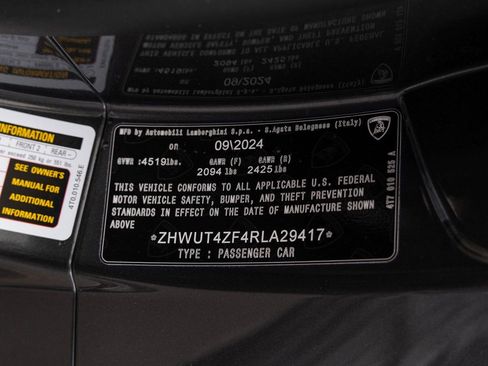 Used 2024 Lamborghini Huracan EVO image 38