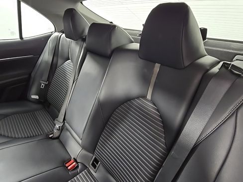 Used 2019 Toyota Camry SE image 13