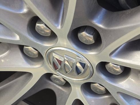 Used 2024 Buick Enclave Essence FWD image 31