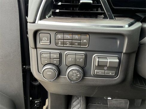 New 2026 Chevrolet Suburban Premier w/ Sun And Tow Package image 24