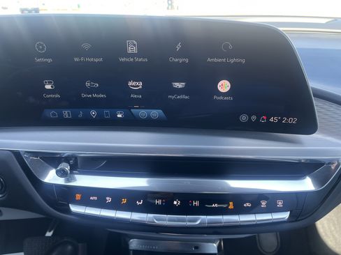 Used 2024 Cadillac Lyriq Sport image 29