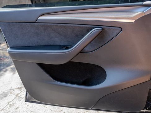 Used 2025 Tesla Model Y Long Range RWD image 14