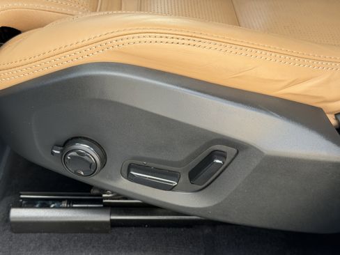 Certified 2023 Volvo XC60 B5 Ultimate w/ Protection Package Premier image 19