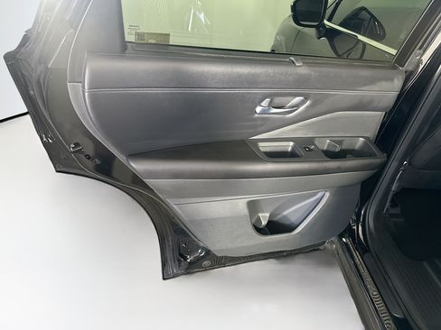 Used 2024 Nissan Pathfinder SL FWD image 27