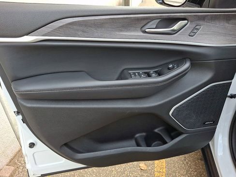 Used 2021 Jeep Grand Cherokee L Limited image 15