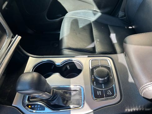 Used 2018 Jeep Grand Cherokee Limited image 18