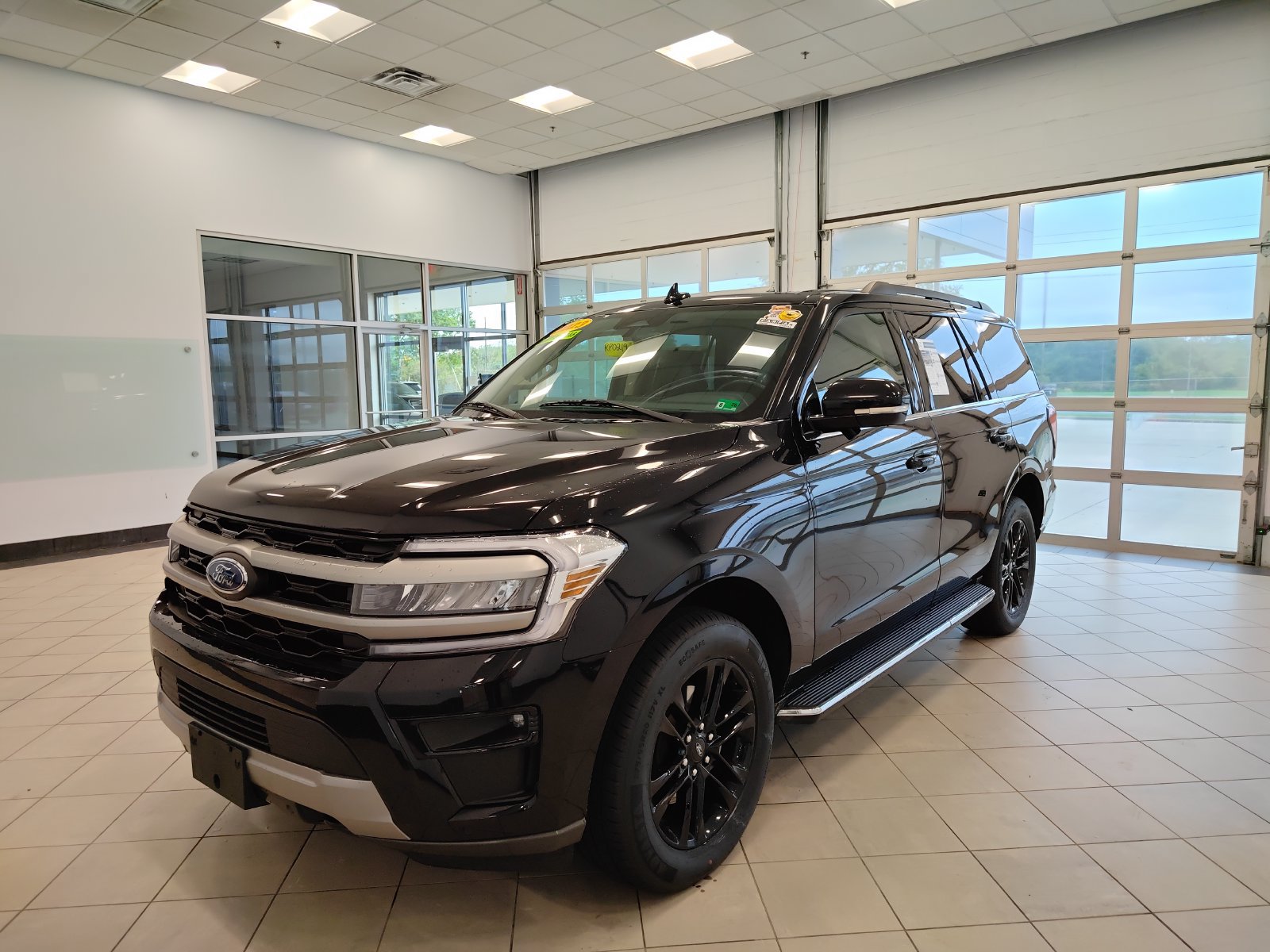 Used 2023 Ford Expedition XLT AWD/4WD image 7