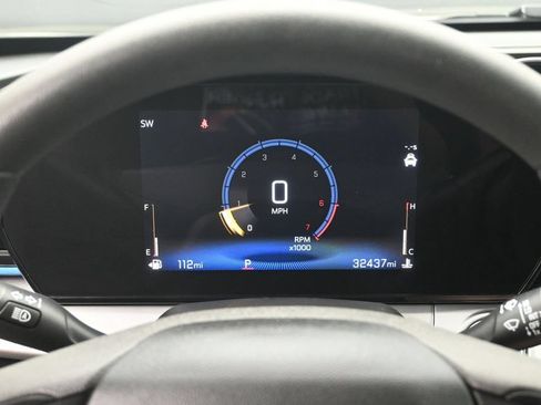 Used 2025 Chevrolet Trax LT FWD image 11