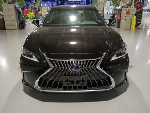 Used 2022 Lexus ES 300h w/ Premium Package FWD image 3