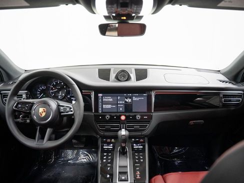 Used 2024 Porsche Macan image 20