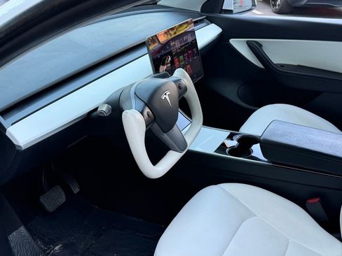 Used 2021 Tesla Model Y Long Range image 51