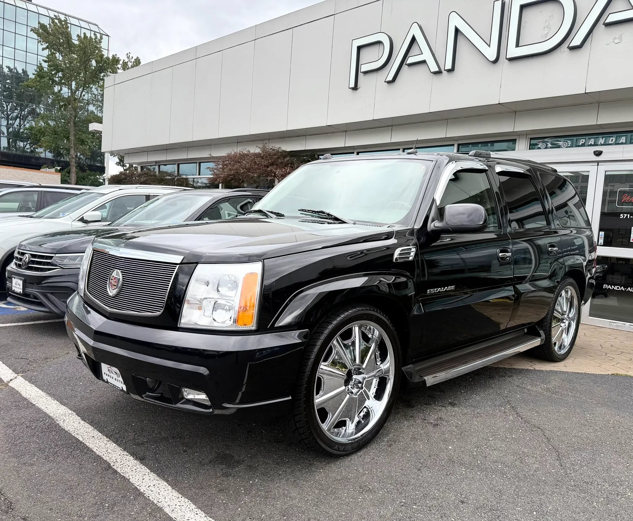 Used 2005 Cadillac Escalade AWD image 3
