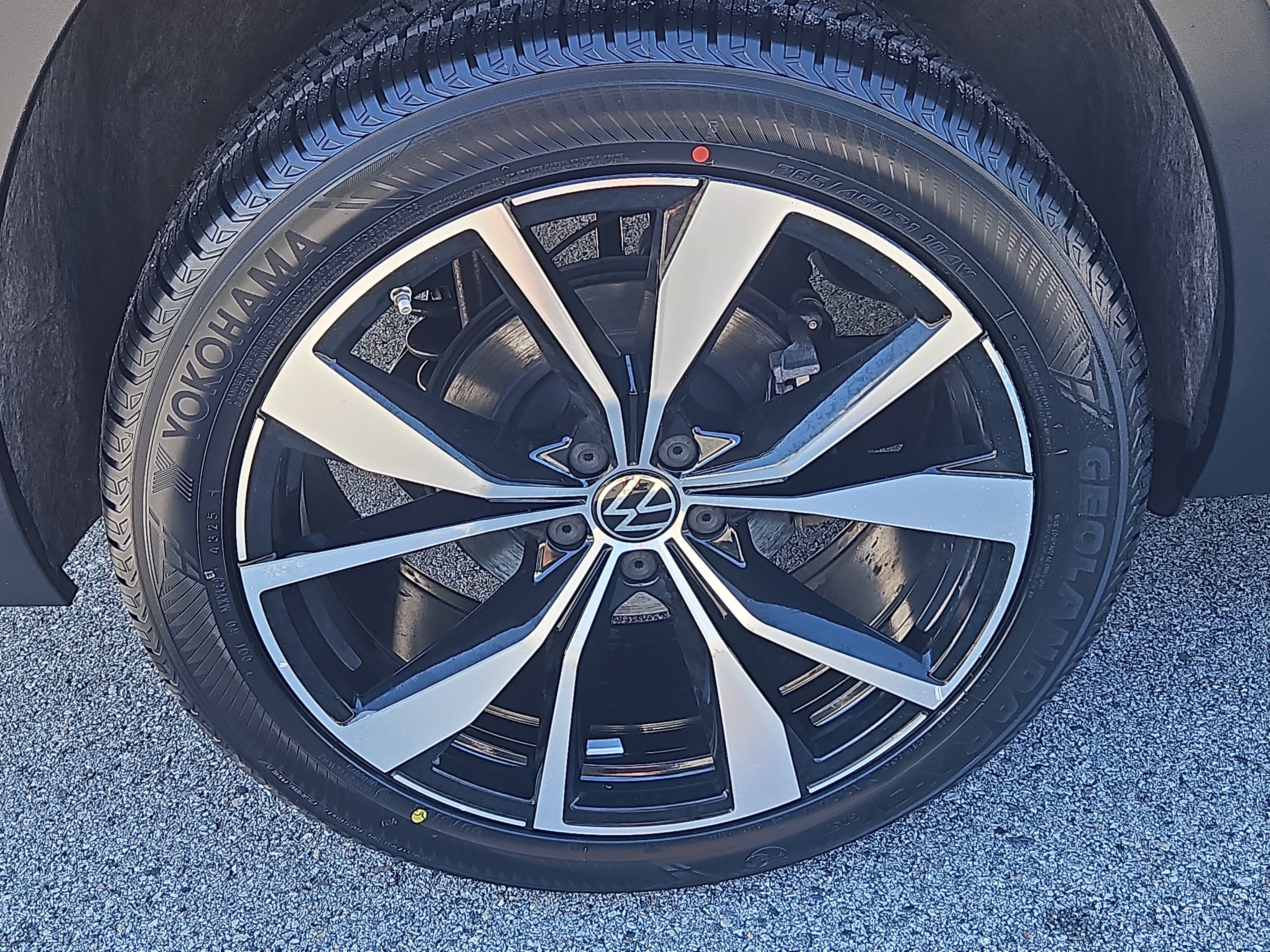 Certified 2024 Volkswagen Atlas SEL Premium R-Line AWD/4WD image 33