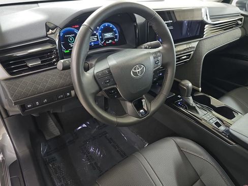 Used 2025 Toyota Camry XLE image 19