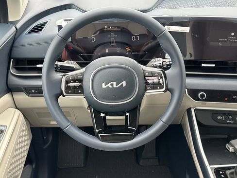 Certified 2025 Kia Carnival EX FWD image 21