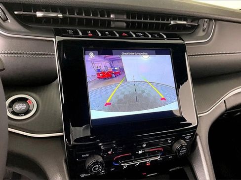 Used 2025 Jeep Grand Cherokee 4WD image 14