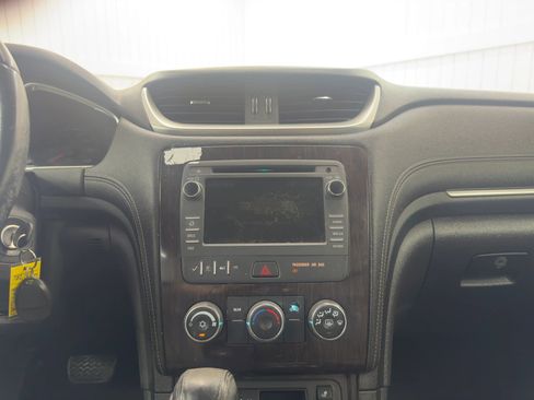 Used 2017 Chevrolet Traverse LT w/ Style and Technology Package image 19