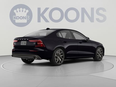 Used 2021 Volvo S60 T5 Momentum FWD image 4