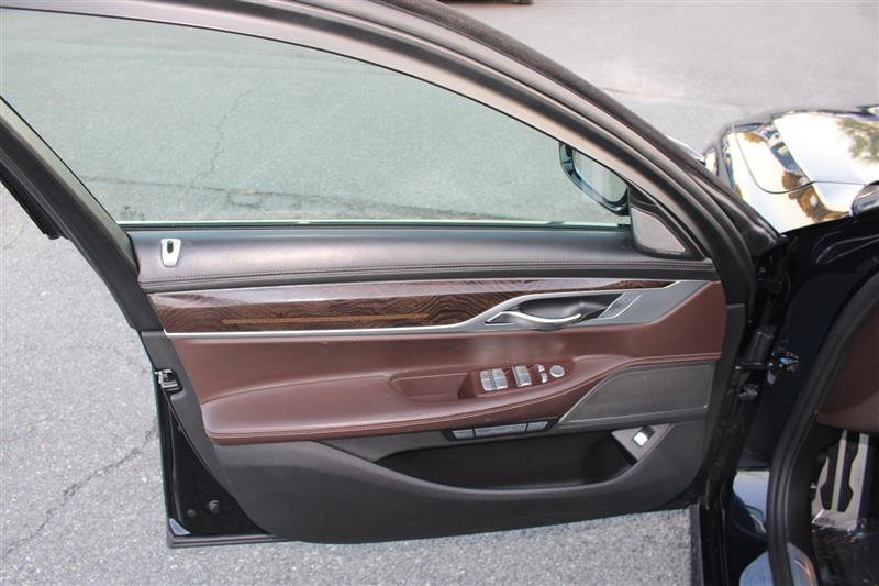 Used 2018 BMW 750i xDrive AWD/4WD image 6