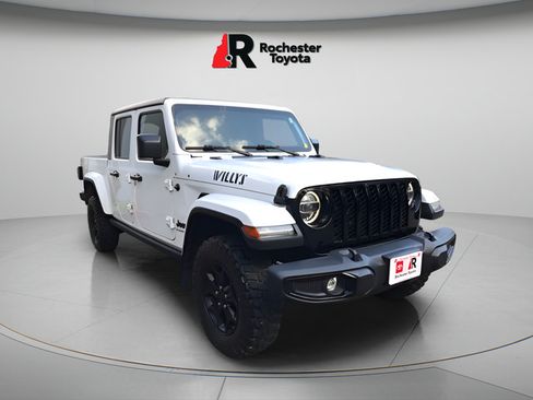 Used 2022 Jeep Gladiator Sport AWD/4WD image 1