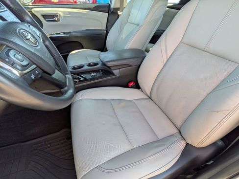 Used 2014 Toyota Avalon Limited image 13