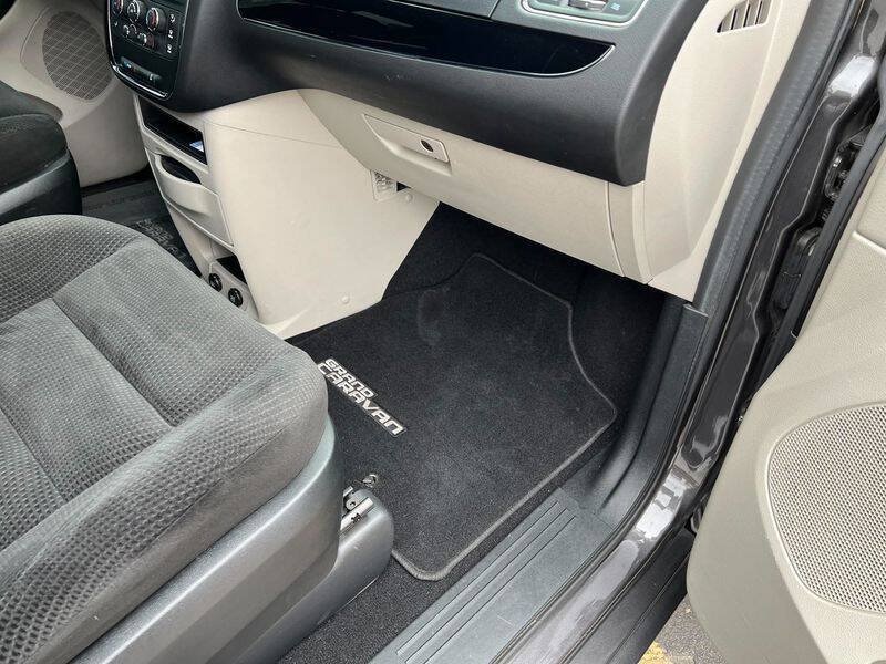 Used 2017 Dodge Grand Caravan SE FWD image 29