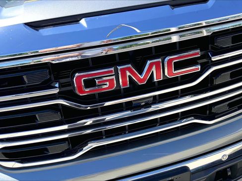 Used 2023 GMC Sierra 1500 SLT w/ SLT Premium Plus Package AWD/4WD image 32
