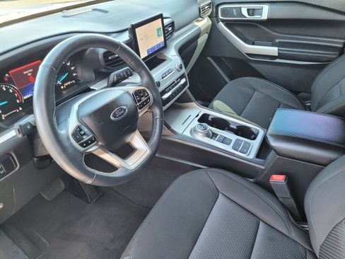 Used 2023 Ford Explorer XLT image 15