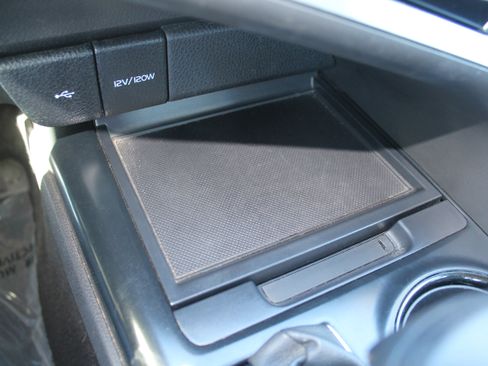 Used 2020 Toyota Camry LE image 32