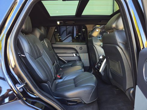 Used 2017 Land Rover Range Rover Sport HSE image 32